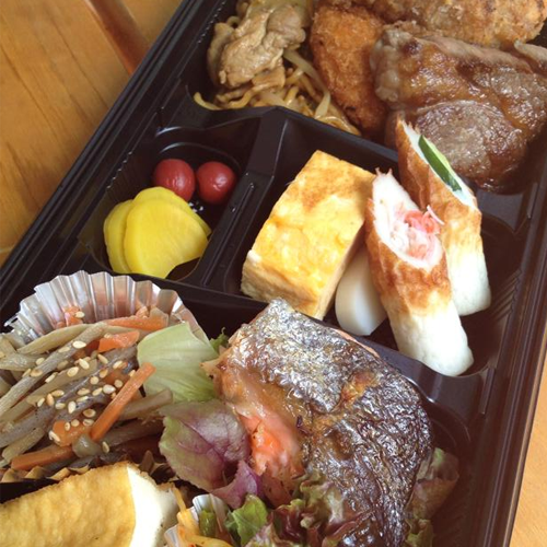 お弁当屋さんの具沢山のり弁当